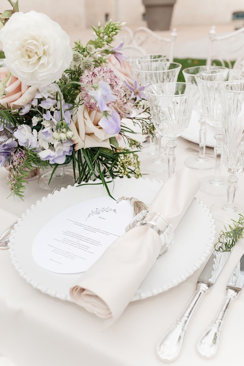 Photographe : @yanglyphotographie   Fleuriste : @mariage_naturel   Wedding planner & Designer : @latelieratypique Papeterie : @filigrane_fr